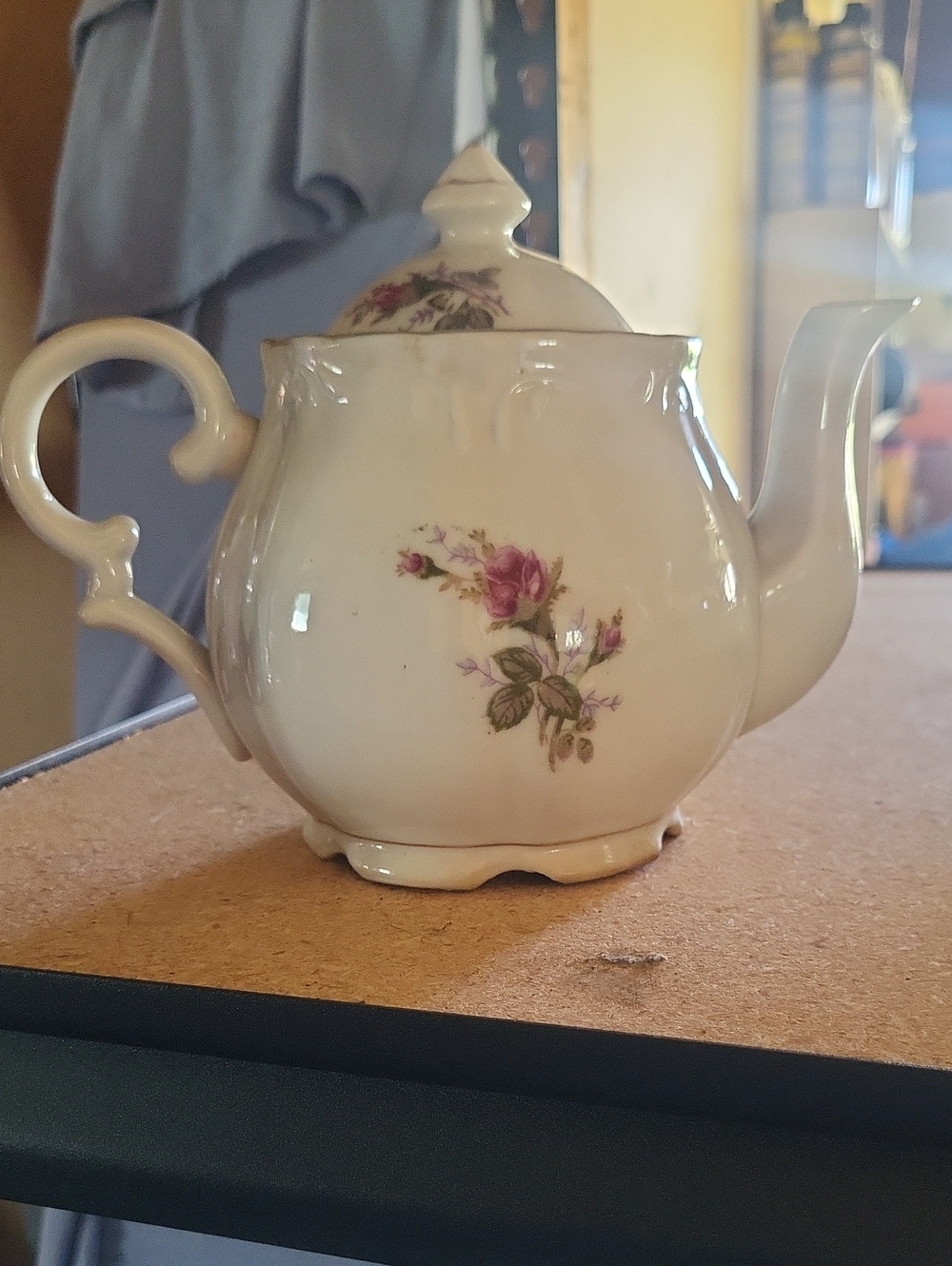 Floral Wind-Up Teapot Decor in Cream & Pink